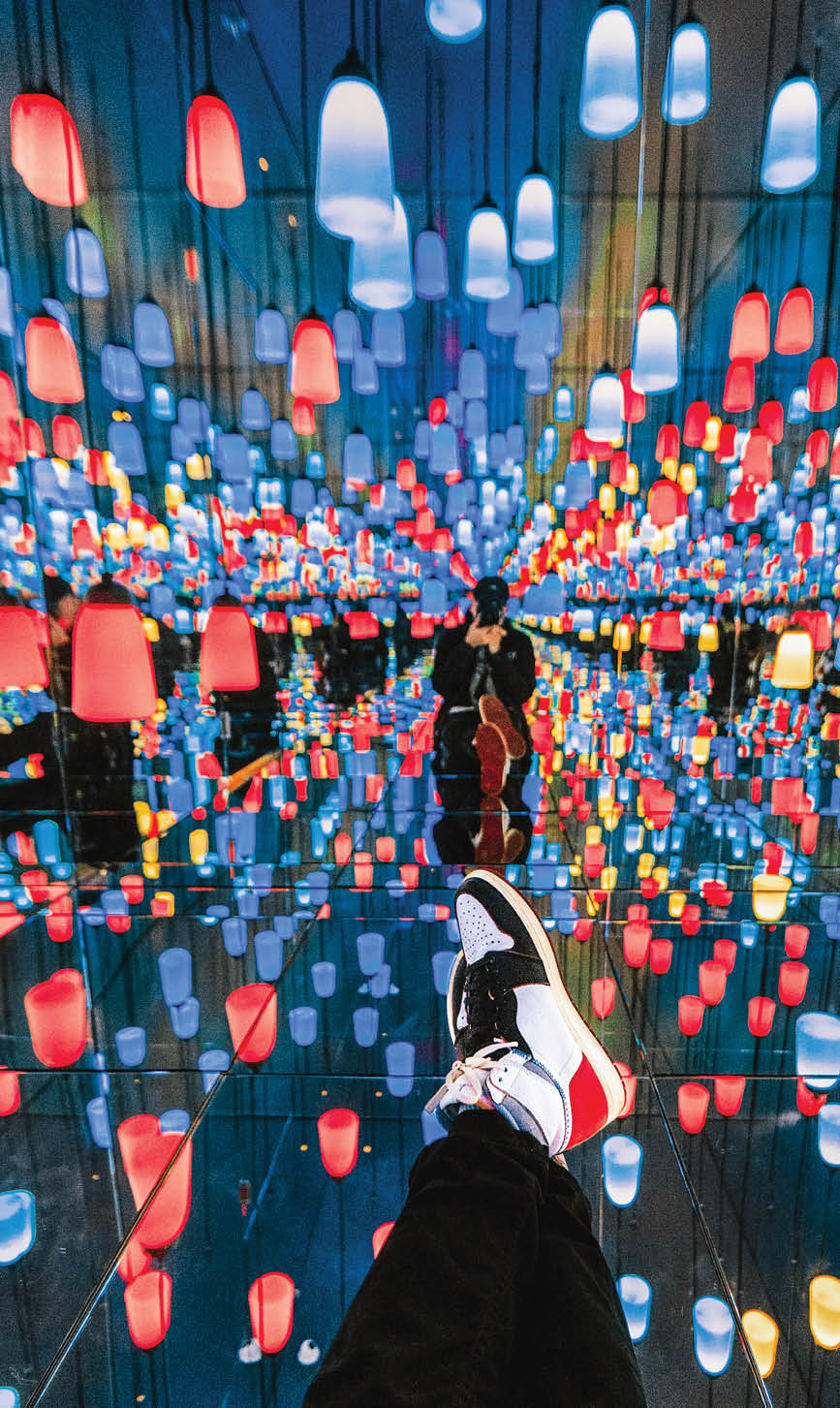 Light up your world. Moon and Back Gallery in British Columbia, Canada. © Andrew Lau
