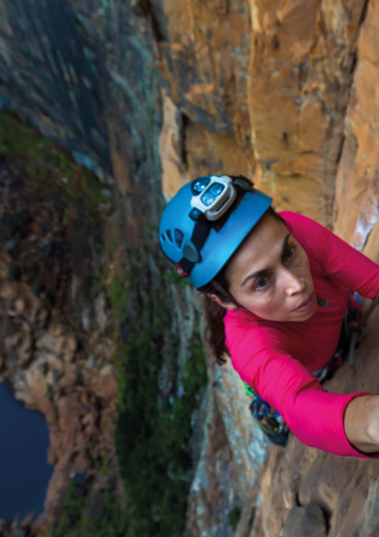 Woman climbing on rock   Location: Conceicao do Mato Dentro, Tabuleiro Falls, Minas Gerais, Brazil  Photographer: Edson Vandeira