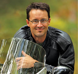 A portrait of photographer Stephen Alvarez.