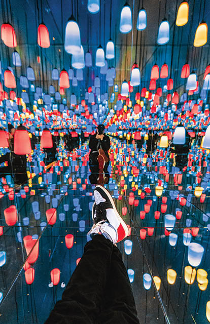 Light up your world. Moon and Back Gallery in British Columbia, Canada. © Andrew Lau